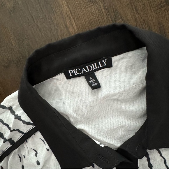 Picadilly Button Up Sleeveless Top - Picture 6 of 9